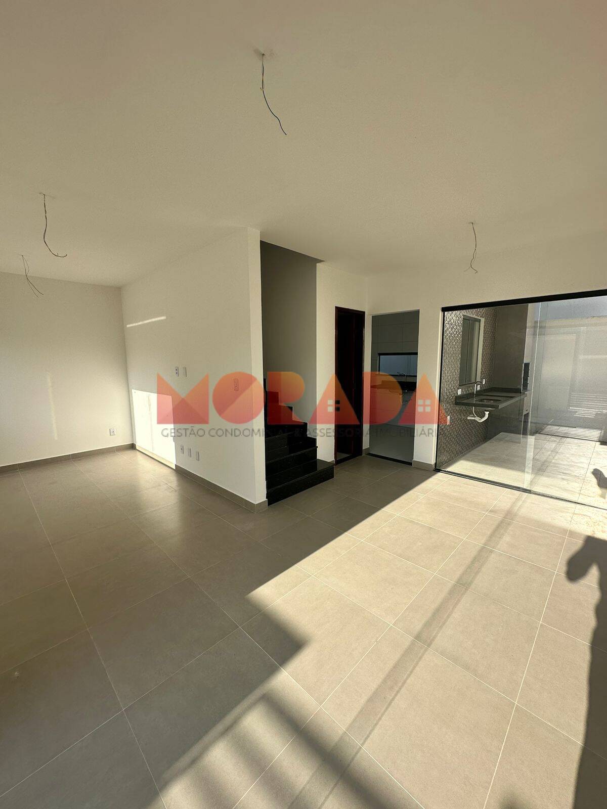 Casa à venda com 3 quartos, 97m² - Foto 2